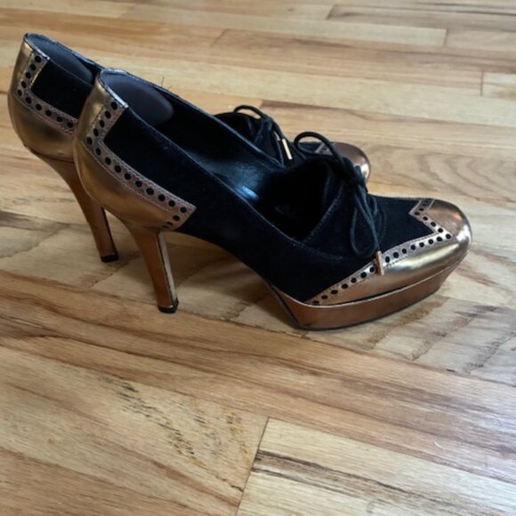 Gucci Black Suede and Gold Leather Platform Pumps 6B - Picture 4 of 9